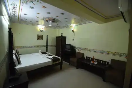 Vaishnavi - 32