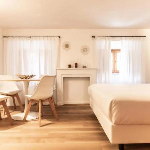 Vis a Vis Apartments - 31