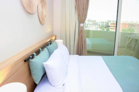 Redcon Suites - 74