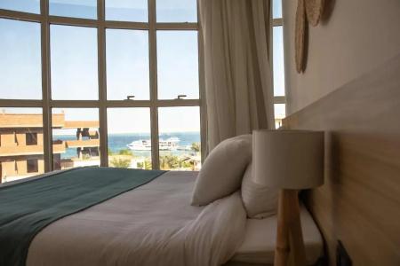 Redcon Suites - 130