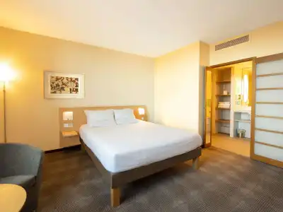Novotel Cardiff Centre - 4