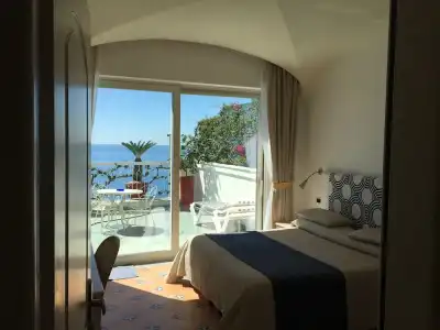 Bellevue Suite - 82