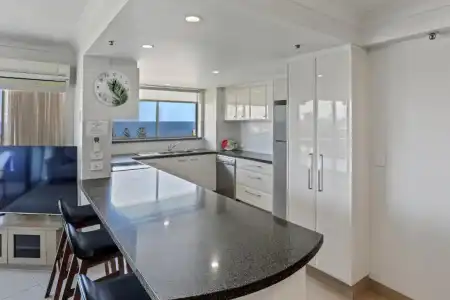 Gemini Court Holiday Apartments - 502