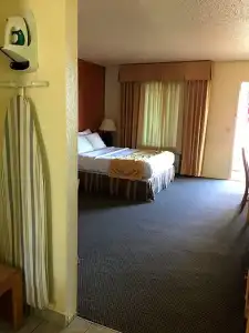Pine Tree Inn - 25