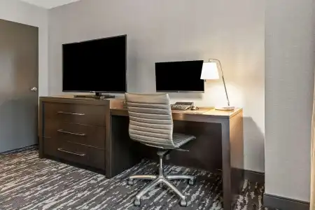 Embassy Suites by Hilton Crystal City National Airport - 58