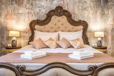 Plaza Marchi Old Town - Mag Quaint & Elegant Boutiques - 173