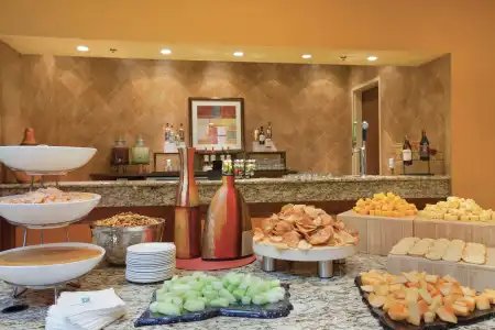 Embassy Suites by Hilton E Peoria Riverfront Conf Center - 11