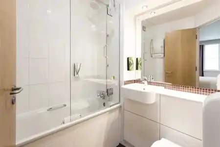 Premier Inn London Hanger Lane - 7