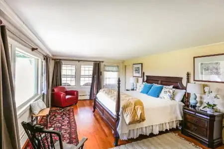 Wilburton Inn - 197