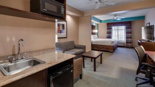Best Western Plus Midland Suites - 36