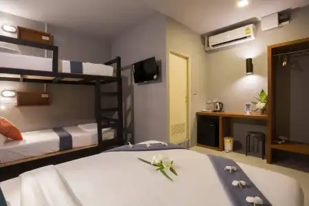 Holiday Station Hostel - 4