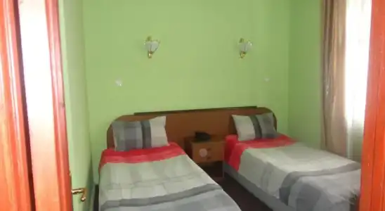 L Bakuri - 3