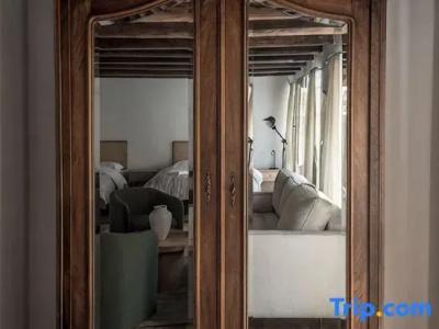 Domus Balthasar Boutique - 330