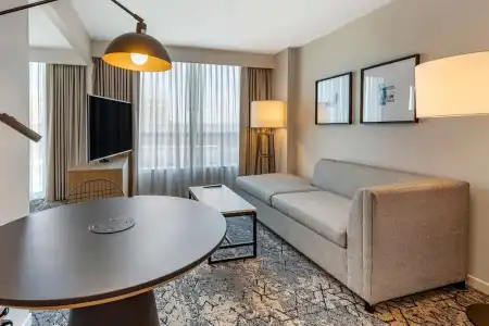 Sheraton Suites Old Town Alexandria - 73