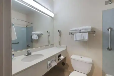 Quality Inn Grand Suites Bellingham - 35