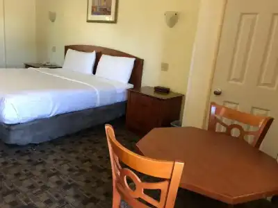 Monticello Motel - 2
