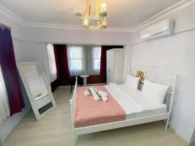 QueenBee Selcuk - 3