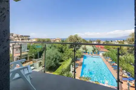 Gardenia Sorrento Coast, Ascend Collection - 170