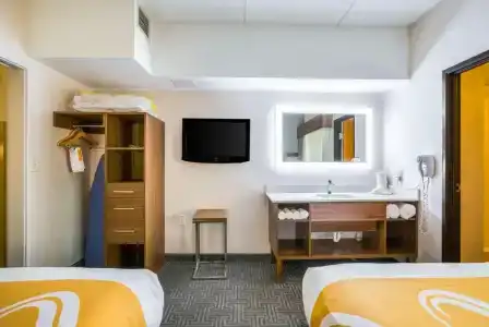 Quality Suites Lansing West - 60