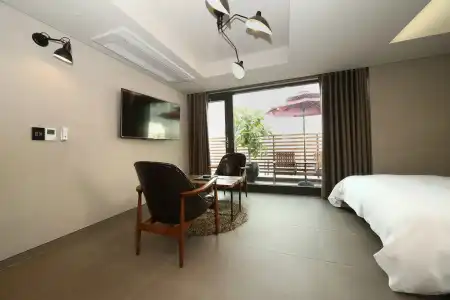 E-HOTEL - 7