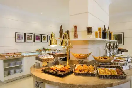Hilton Garden Inn Hanoi - 12