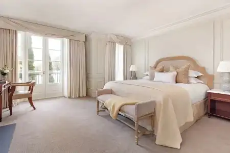 Hayfield Manor - 82
