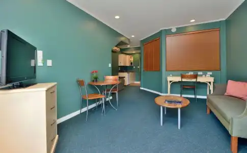 Shoreline Motel - 0