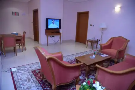 Al Madina Suites Doha - 11
