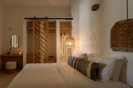 Este Luxury Suites - 4