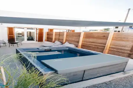 Mesanto Luxury Suites - 16