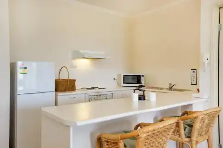 Tropic Towers Apartments - 126