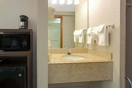 Super 8 by Wyndham Denver Stapleton - 19