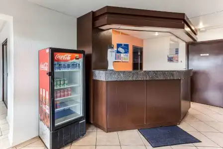 Motel 6 Lethbridge, AB - 10