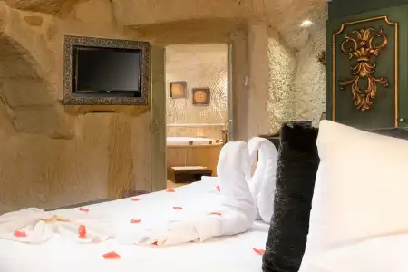 Elysion Cave Suites - 5