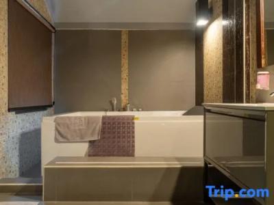 The Grace Amphawa - 111