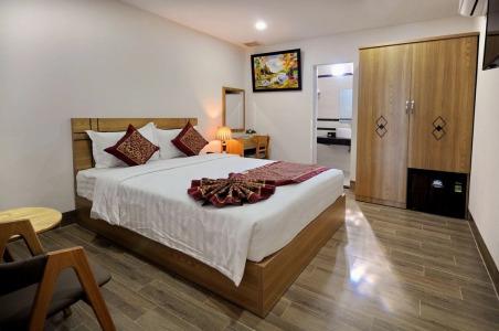 May Ngu Sac - Iridescent Clouds - 5