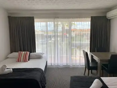 Outrigger Burleigh - 59