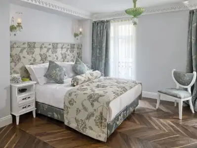 Next House Pera - 10