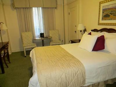 Funky Pool Side Cabana in Dtphx - 41