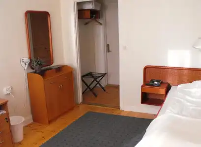 Emma - 2
