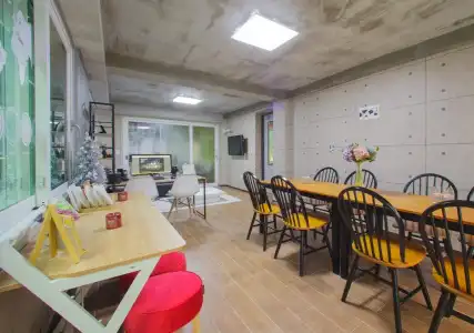 KW Hongdae Line Hostel - 21