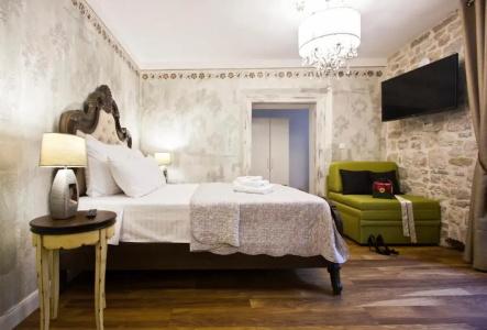 Plaza Marchi Old Town - Mag Quaint & Elegant Boutiques - 115