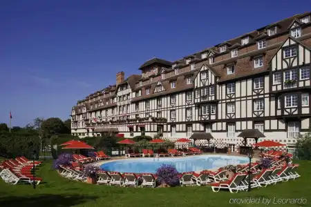 Hôtel Barrière L'Hôtel du Golf Deauville - 12