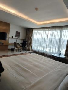 Holiday Inn Mumbai International Airport by IHG - 128