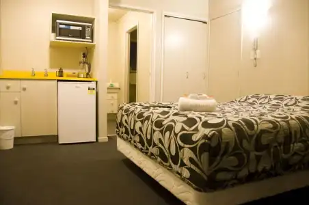 Middlemore Motel - 1