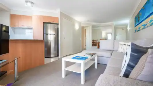 Burleigh on the Beach Holiday Apartments - 32