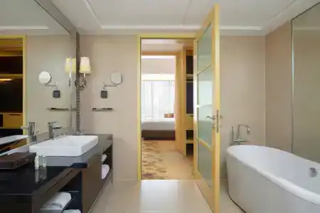 Courtyard by Marriott Shanghai Central - 8