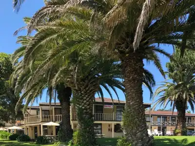 Half Moon Bay Motel - 107