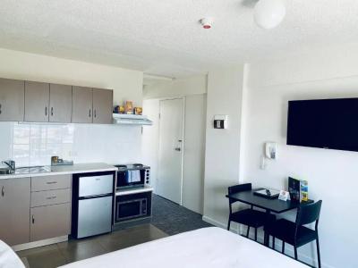 Adina Place Motel Apartments - 10