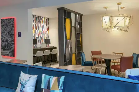 Hampton by Hilton - 20